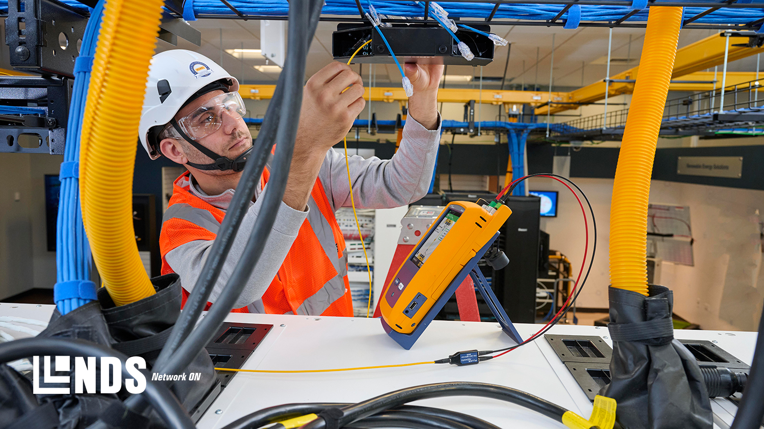 CertiFiber&trade; Max - Giải ph&aacute;p đo kiểm c&aacute;p quang đa sợi thế hệ mới